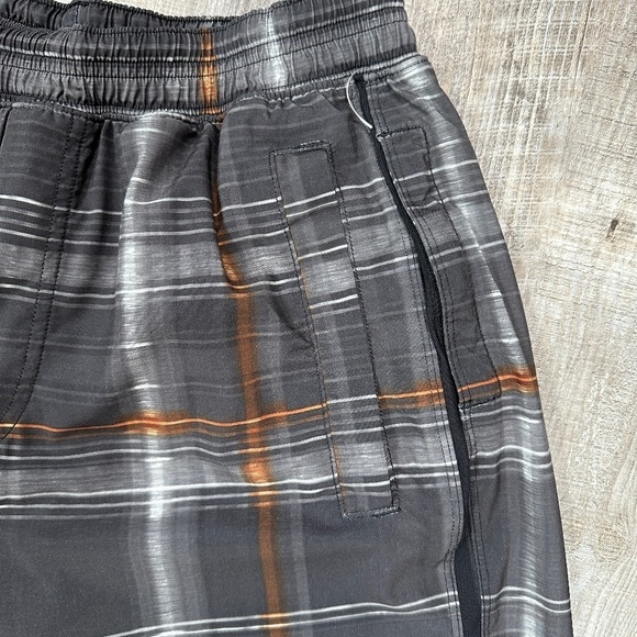Lululemon Run Response Gray Brown Plaid Men's Shorts Size M - Picture 2 of 9 Lu - Picture 8 of 10